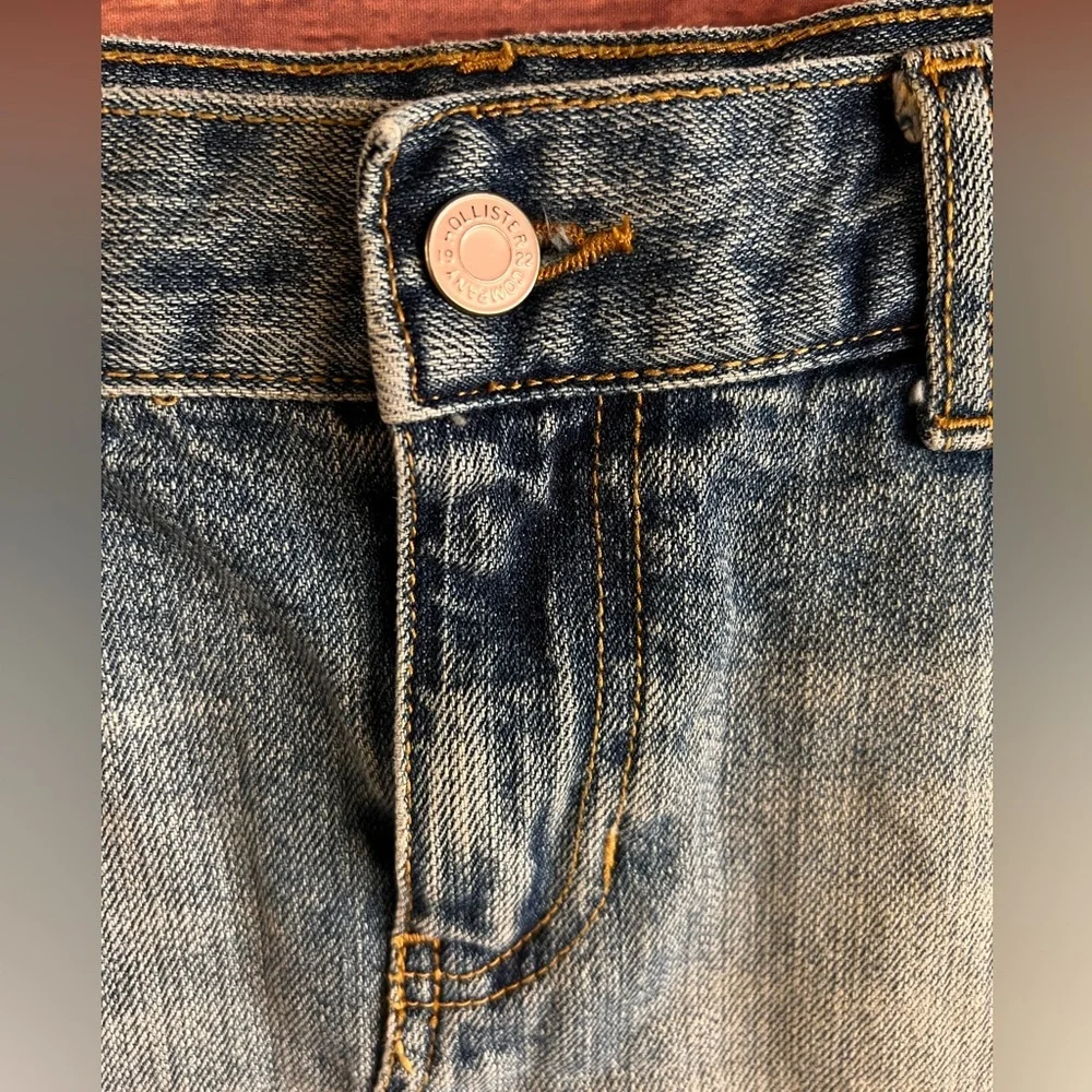 Hollister Womens Denim Mini Skirt Size 3 Medium Wash Raw Hem Y2K Low Rise Cotton
